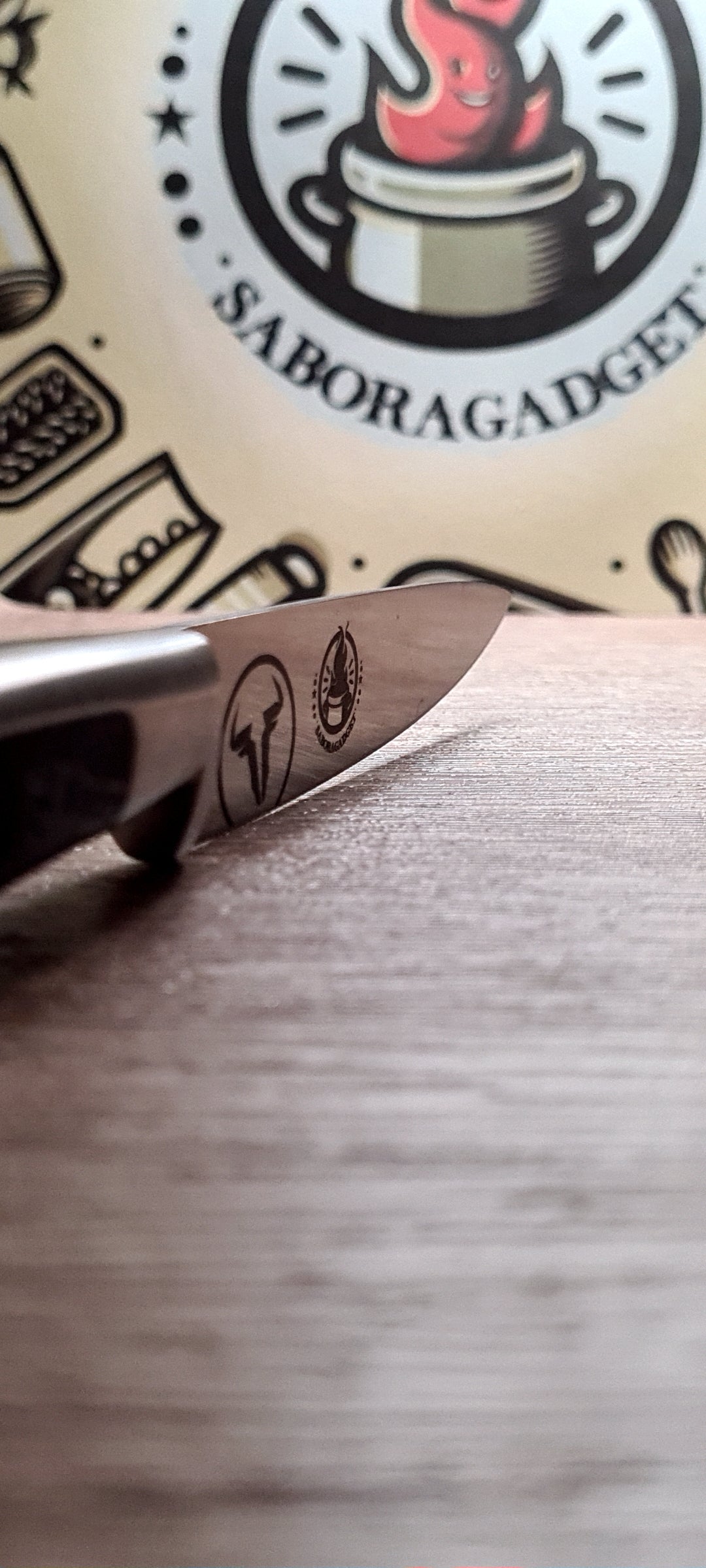 Kit “Afilando Pasiones con Saboragadget” (1-Cuchillo chef mas 1-Puntilla y 1-Piedra de Afilar)
